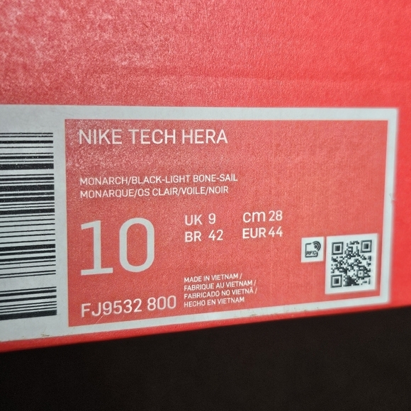Nike Tech Hera Sneakers - Picture 10 of 10